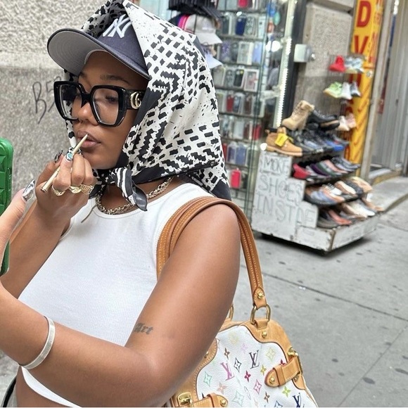 Vintage Authentic Luxury YVES SAINT LAURENT Square 100% Silk Scarf 30X30in - Picture 10 of 14